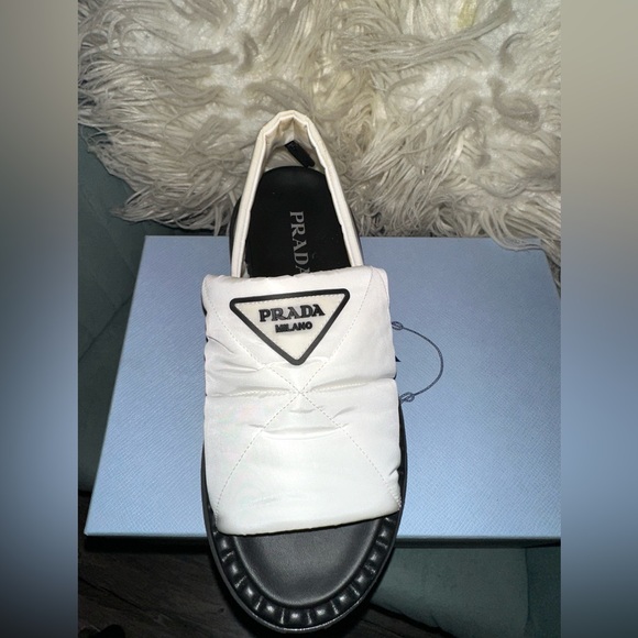 Triangle-logo padded chunky sandals - Picture 3 of 8